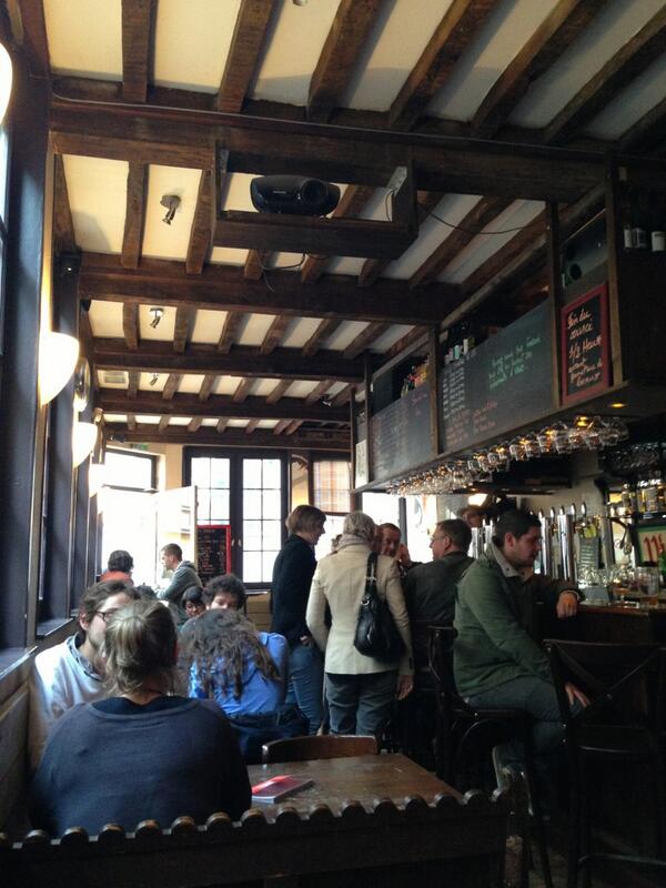 hansei_peter's tweet photo. In a French bar specialising in Belgium and French beer, Qotsa blasting out of the speakers ..tres bonn http://t.co/ahqevx4BYU