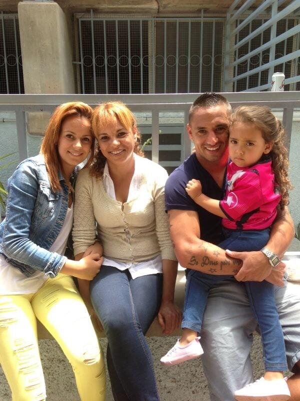 Otra con mi madre,mi hermana y la princesa las quierooooo😃❤💋