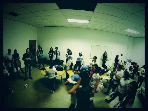crossgencwb's tweet photo. Bastidores #ChocoParty com  @SoulSeekers_ http://t.co/z5vzWW4Gc1