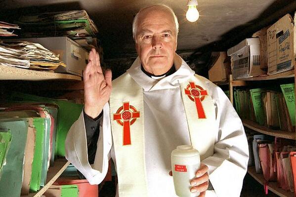 WeirdBritNews's tweet photo. Meet the UK's real-life EXORCIST: http://t.co/oSiqTnYCf2 PHOTO: http://t.co/yY1dQ5nsly