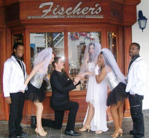 RTConcerts's tweet photo. RT Concerts , Boardwalk Casino Brand Ambassadors @ the Bridal Fare ! #livingstatues #romance #theatre http://t.co/6mBdHmQ8kw
