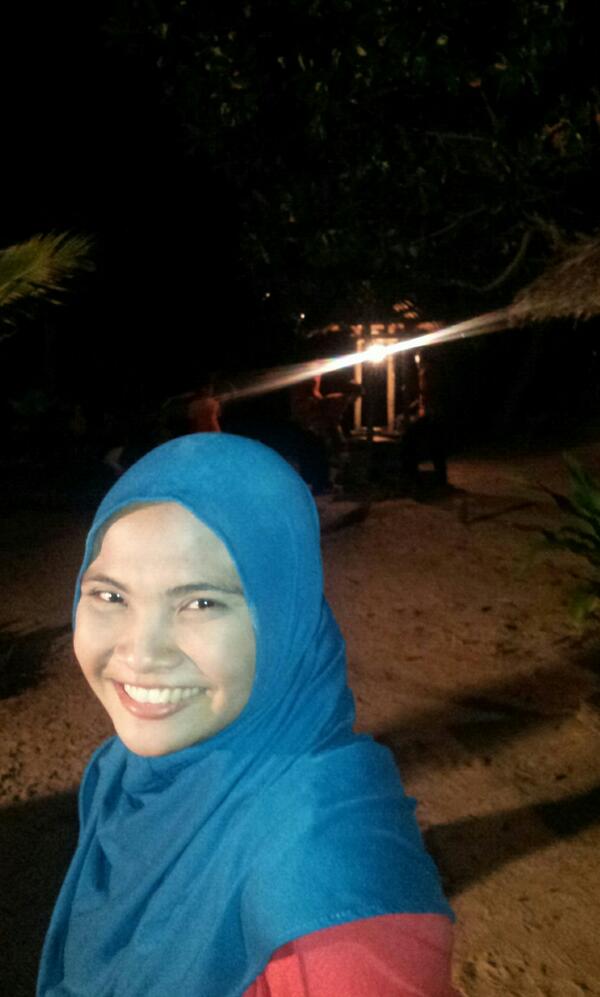 Nyengir aja nih kak @naznaz_MAYANG at Pantai Sambolo