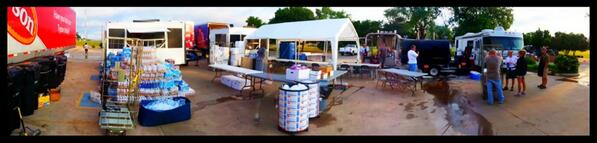 TysonFoods's tweet image. Gearing up for breakfast - honored to serve #MealsThatMatter #Oklahoma
**Volunteers needed to deliver food!**