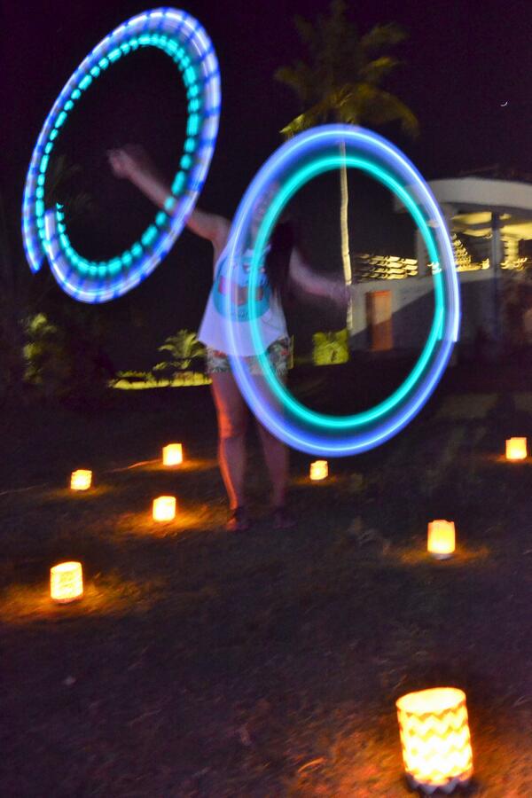 BestPaupauEver's tweet image. Photo: thank you verne for letting me play with your LED Poi. I want one!!! :D #PoiDancing