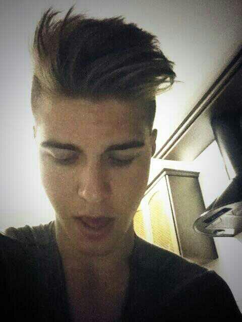 QTequieroJoder's tweet photo. Así os leo *_* http://t.co/sNHxaorb46
