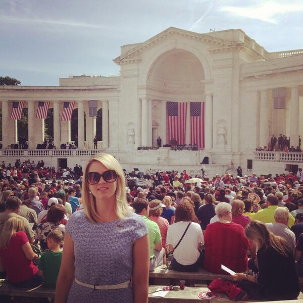 We're proud to have US Navy veteran <a href="/angelanking/">Angela King</a> lay a wreath before Tomb of the Unknown Soldier on behalf of <a href="/IAVA/">IAVA</a>