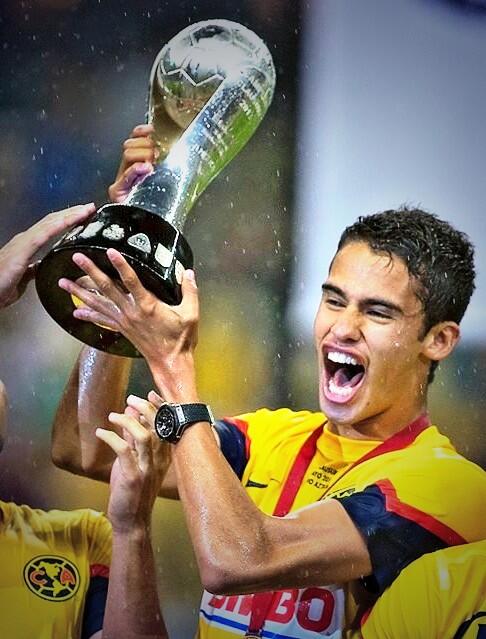 DiegoReyes's tweet photo. CAMPEONES!!! #AmericaCampeón #SomosAguilas #GraciasAfición http://t.co/1nILNHBjgI