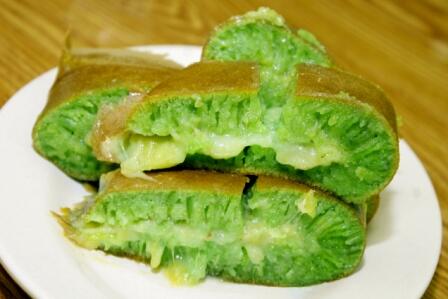 serdoazharr's tweet photo. Beuh :( delivery dong @Kuliner_Bandung: Hey hey yang lagi laper, dapet salam nih dari Martabak Duren 😋 http://t.co/uL9iHal6zF