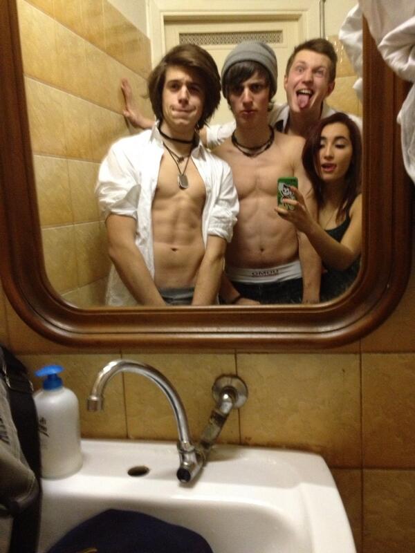 aceofficialband's tweet photo. Yessa, sometimes we're a bit "yobs" #olly #dema #onno #loru http://t.co/xqsvsOi2Vv
