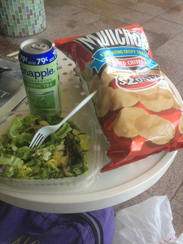 karilynnegleich's tweet image. WHEN YOUR MOM BRINGS YOU LUNCH TO WORK&amp;gt;&amp;gt;&amp;gt;&amp;gt;&amp;gt;&amp;gt; #LGsolutions 😍💁🙌🎉🎊👑😋😋😋