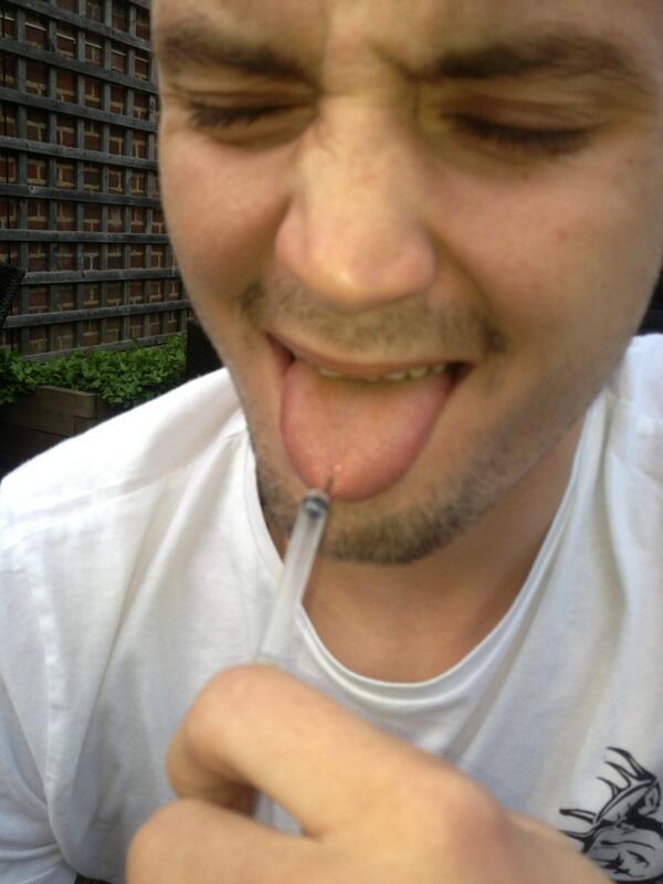 DeanoChapman's tweet photo. @maxdigance what a twat. http://t.co/ZiwhHi7Sv8