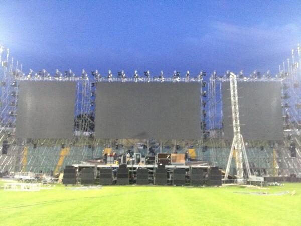 gracecaramia87's tweet photo. "@lorenzojova: Mammamia!  #lorenzoneglistadi http://t.co/4LnPJDA7qq" @jolanda88 mamma mia! :)