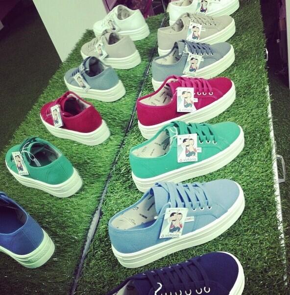 Flamingos_Store's tweet photo. #victoria #flamingos #slippers http://t.co/V3lQBhK4Kj