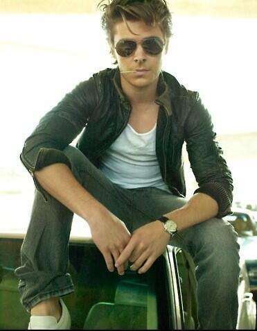 tbhgtfoplz's tweet photo. He gets sexier by the day http://t.co/igiQPp2laa