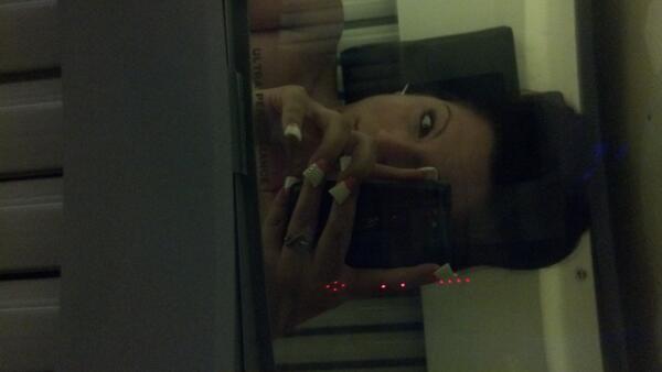 bella3955's tweet photo. Tanning!! #bronzebombshell http://t.co/f0pusl92xf