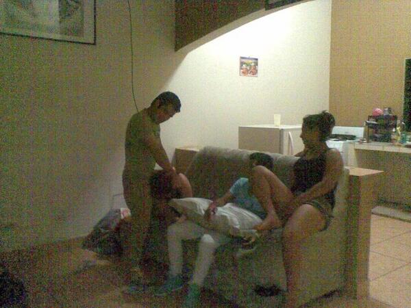 foto_espia's tweet photo. ola ke hacen conversando o ke hacen #AsiEsLaGrilla http://t.co/tMwZBgsN7t