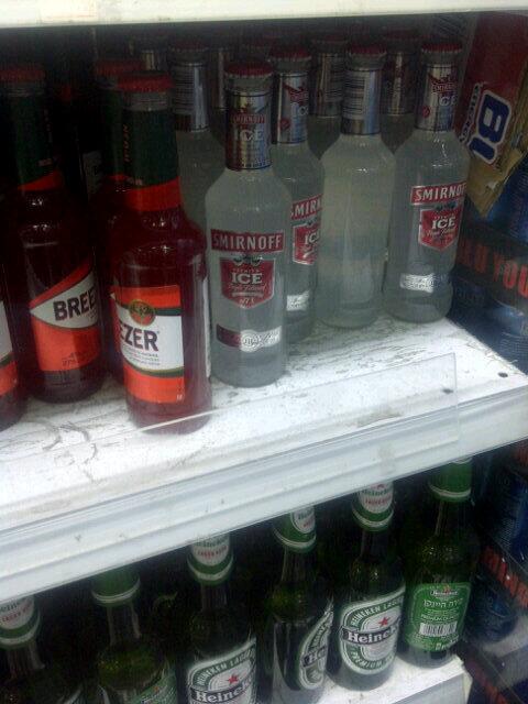 CharlFCB10's tweet photo. Oh so they sell smirnof in Israel to http://t.co/BUDysyKSTB