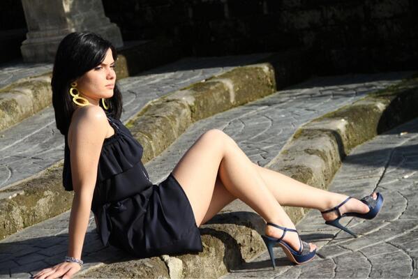 AlessiaSello's tweet photo. Non puoi sempre alzarti e correre da quella persona che ti manca. 
A volte puoi solo fartela mancare. ✌ http://t.co/5A75oXIhxu