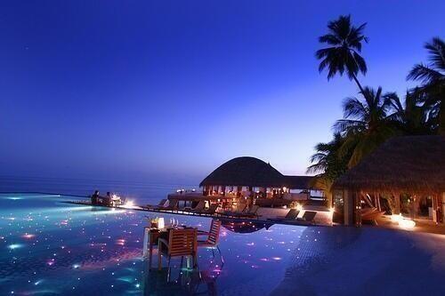 TheRichPictures's tweet photo. Galaxy Pool 😍 http://t.co/4DUUxXT652