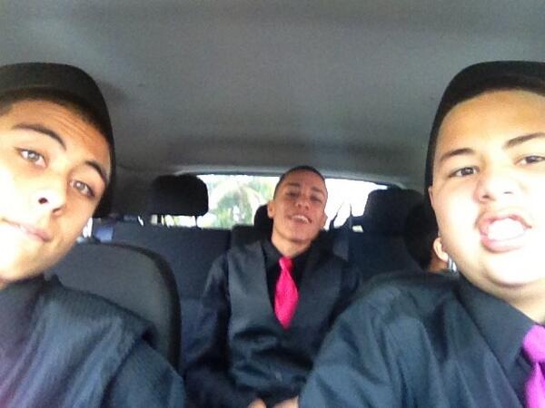 Illestmojooo's tweet photo. #tb my lesbian friends @Dreamchasing_44 @mynigga_yordy http://t.co/HsRF2TDQDW