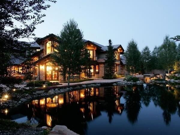 TheRichPictures's tweet photo. House by the Lake. http://t.co/8psZ8DyAnE