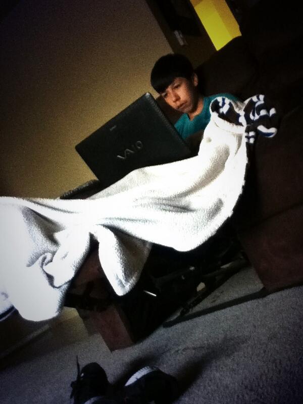 princess_gabii9's tweet image. My little bro angel is hella into his Minecraft shit .... #FocusedFlow