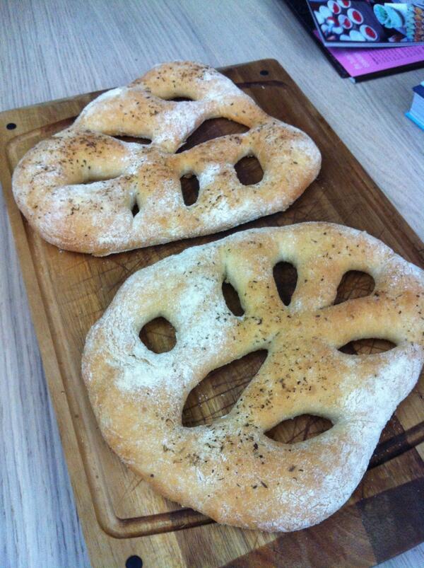 TheMixingBowlHK's tweet image. Delicious Fougasse for our macarons class tonight #readbread
