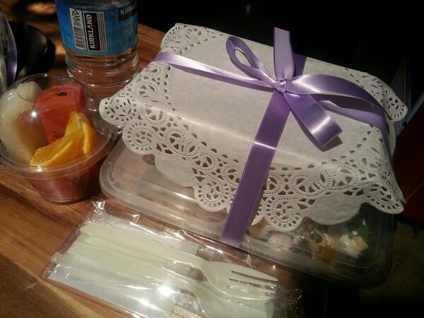 authum1004's tweet photo. 김수로 프로젝트 유럽블로그의 배우분들 도시락 입니당♥ http://t.co/dWcmdOw8oU
