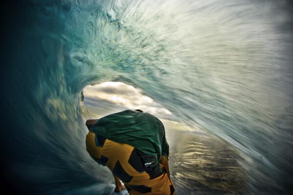 Surfdome's tweet photo. In 4 days time, the world's top surfers will be in Fiji! Retweet if you wish you were on the way to Cloudbreak! http://t.co/NMWBPWHFv3