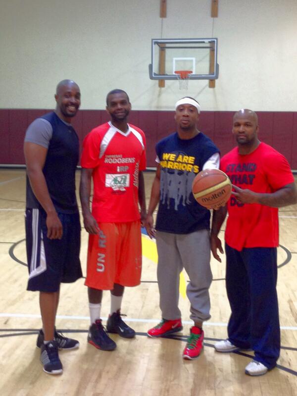 FrankKnuckles's tweet image. Puttin in work. Gametime! @LAfitness @StayFocusedN12 @SeanTaylor_pro &amp;amp; Perk lightsout! #healthb4success #BallHard