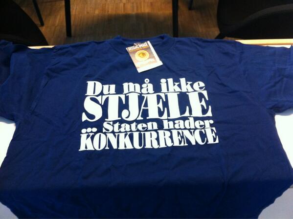 vonFriis's tweet photo. Køb en flaske sprut/øltårn til Liberal Fredagsbar nu på fredag og et stk. af den vedhæftede t-shirt :-) http://t.co/aBX5wE4vJa