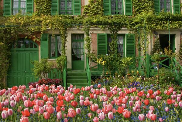 ChrisHOlsen's tweet photo. Monet's garden in Giverny is so beautiful this time of year. Don't you wish you could hop on a plane to France now? http://t.co/75bVTHB1VG