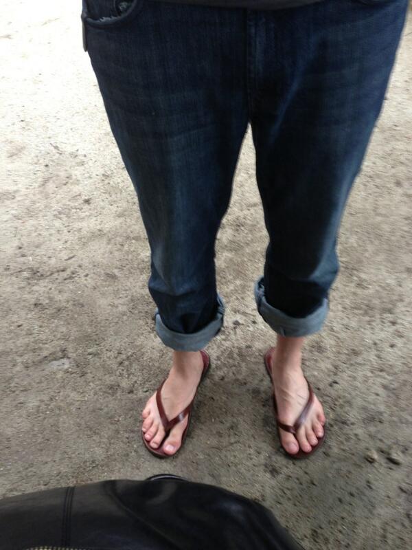 KateLoeff's tweet photo. Bottom half of @loeff05 live tweeting Chicago #whatsupwithyourpants #livetweetchicago http://t.co/qmaZbY4RAO