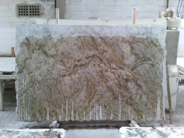 ClickGranite's tweet image. Sienna bordeuax #granite...in production right now...getting ready for the second hand of resin...