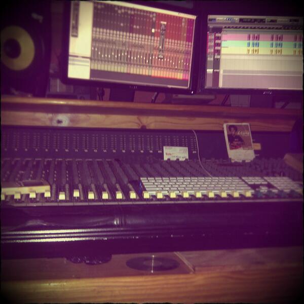 RealYutez's tweet photo. #WorkStation #TeamRyp http://t.co/gyebLE4W79