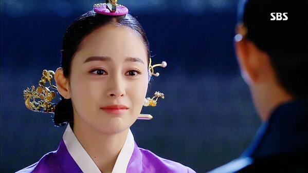 RT SBS 월화드라마 #장옥정 사랑에 살다 퇴궁의 위기 가운데 다시 회임을 한 희빈, 장옥정 (김태희 분) @parody_controlTranslate post