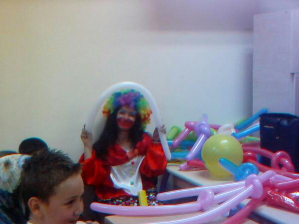 Sosis balondan sekil yapmaya calisirken...