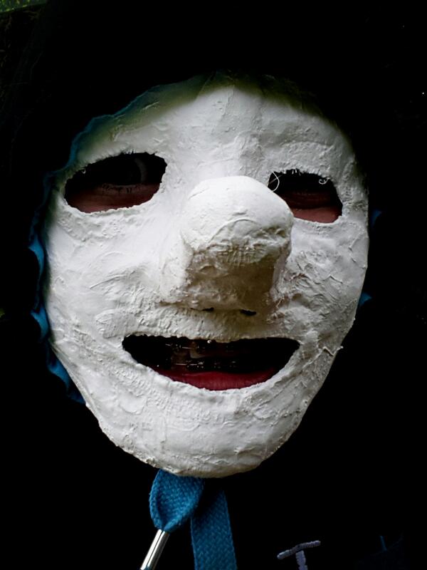 Theeahf's tweet image. skal skremme kjæresten når han kommer