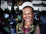 Cuba_age's tweet photo. #1AGEporelmundo En Borneo podemos ver las mujeres de la tribu Dayak. http://t.co/Fx8ldFh9Q2