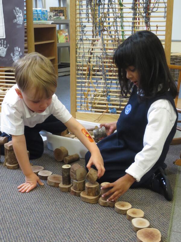 richlandacad's tweet image. PHOTO DAY 65: ‘Constructing a ‘tree fort’ with intention.' #PreKClass #reggioapproach