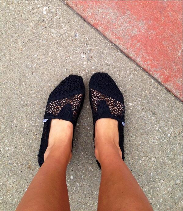 CFUIowa's tweet photo. It's #shoesdaytuesday! I'm wearing my black crocheted Toms. What about you? http://t.co/SsCbgBvZKm