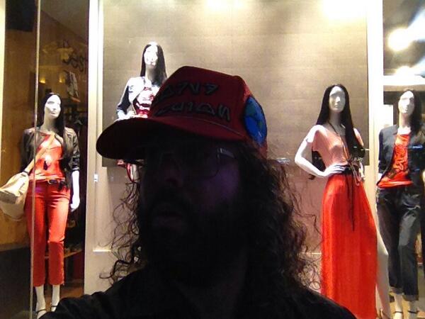 JudahWorldChamp's tweet image. Quatre dames checking me out in Paris.