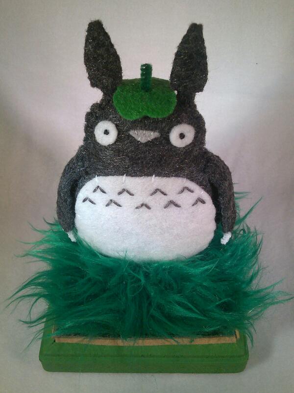Chelpanda's tweet photo. Just finished this Totoro soft sculpture #totoro #studioghibli #disney #handmade #felt #plush #chelpanda http://t.co/xzEs4rKyVZ