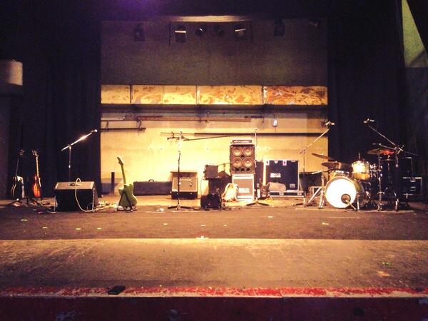 Ciao <a href="/lorenzojova/">Lorenzo Jovanotti</a>, anche noi proviamo per gli stadi, ci vediamo venerdì ad Ancona! Un abbraccio forte.