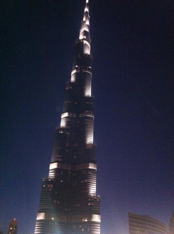 ppsarge's tweet photo. Now that's a Skyscraper !!! http://t.co/wkSReIEGU9