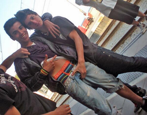 GaboJ81's tweet photo. apreton de #huevos entre amigos. #gay #bulge http://t.co/ijjw6XyA6P