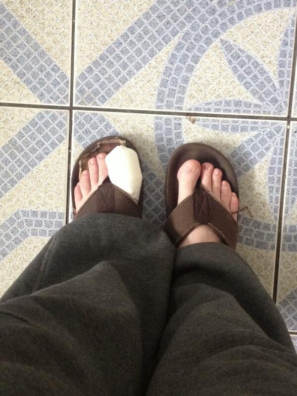 SeanMSLocker's tweet image. Rocking the Jesus look for a few weeks ;) #sandals #Jesus #ingrowntoenail