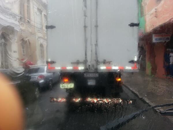 jony16_'s tweet photo. Só em João Pessoa. ..caminhão fecha o trânsito. ..ao lado do  shopping terceirão http://t.co/XjsvE1e6oy