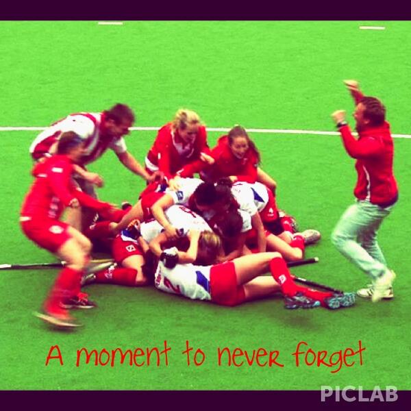 Semi final play offs against Dragons ... Goosebumps!! <a href="/sofiegierts/">sofie gierts</a> <a href="/sharoll8/">Carolina García</a> <a href="/SophieFrederiks/">Sophiefrederiks</a> <a href="/KatrienvanHaren/">Katrien van Haren</a>