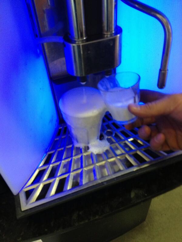 SpringStudioSwe's tweet image. There is a sign"big cup for latte"well#SpringStudio #lightgrip#